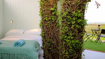 Treehouse | Free WiFi, bed sheets