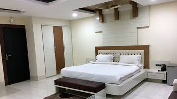 Suite Room | Individually decorated, individually furnished, desk, laptop workspace
