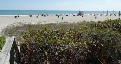 DIRECT OCEANFRONT 201 BOARDWALK! Neben Kokosnüssen am Strand!