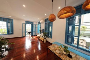 مكتب وواي فاي مجانًا