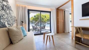 Safe på rommet, skrivebord og skrivebord for bærbar PC