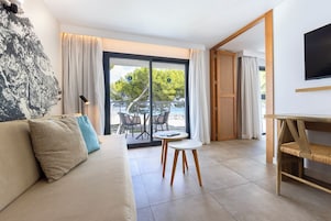 Caja de seguridad en la habitación y escritorio 