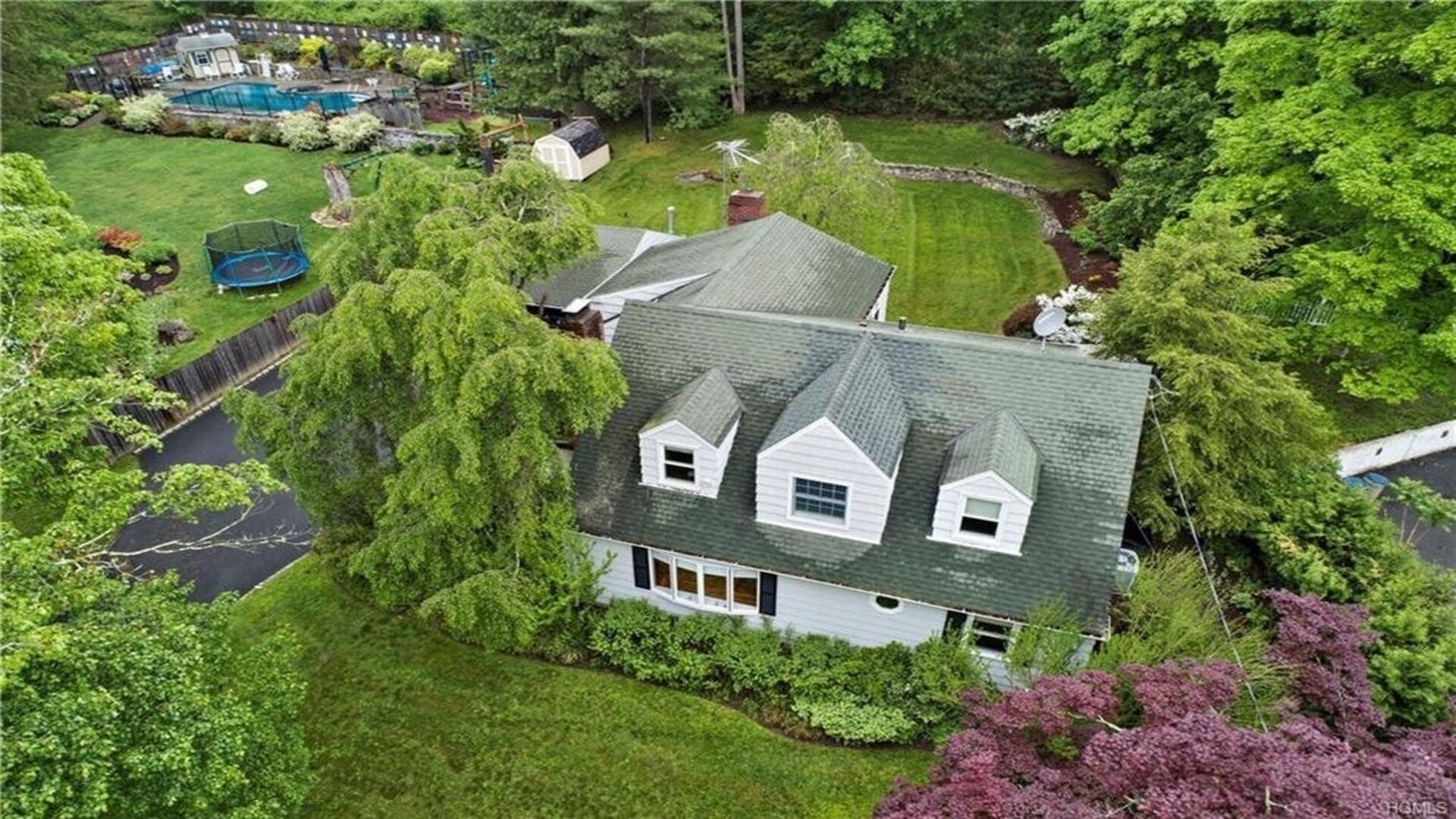 Luxury home filled with books and art, with great access. Sleeps up to thirteen.