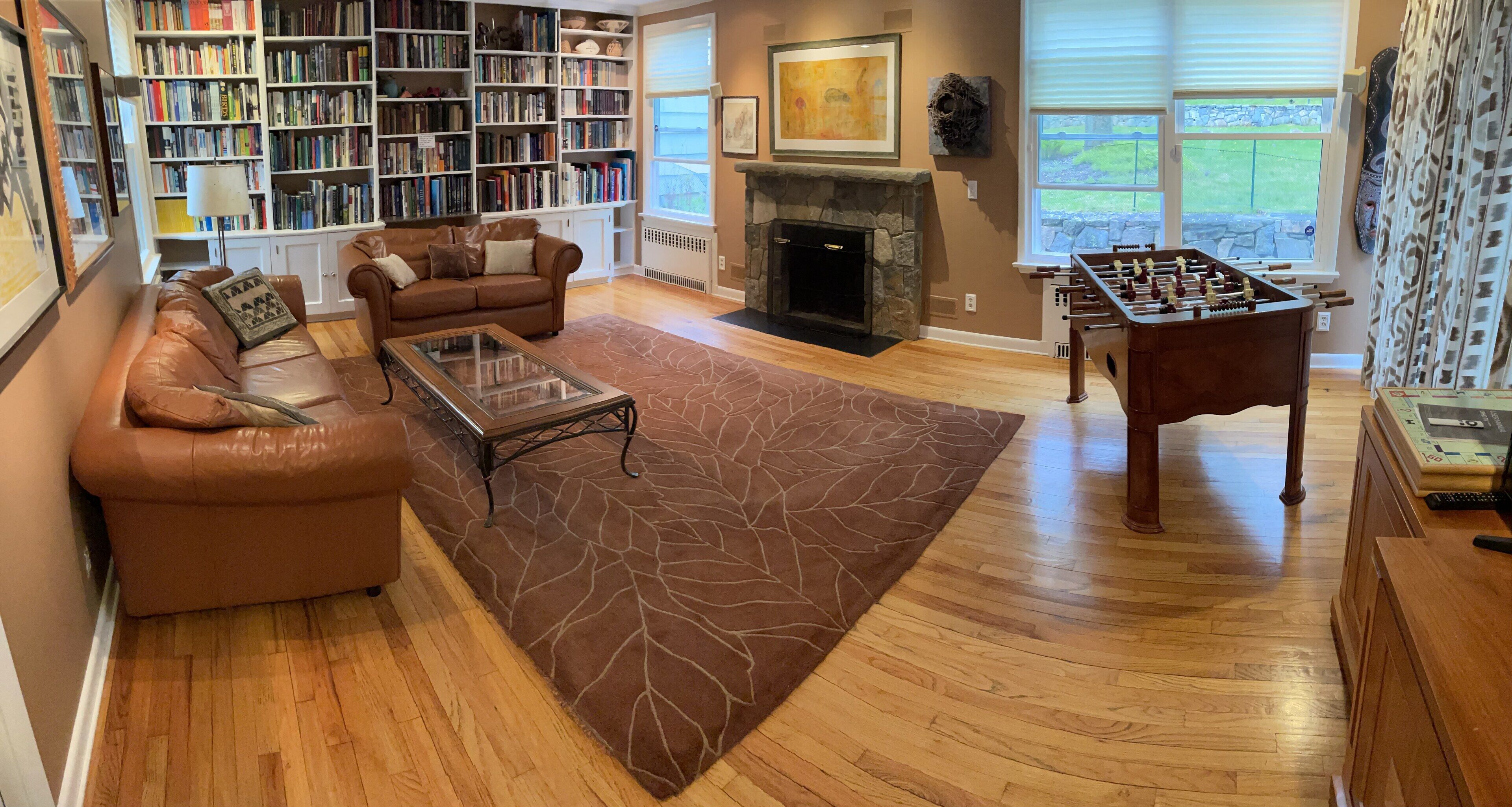 Luxury home filled with books and art, with great access. Sleeps up to thirteen.