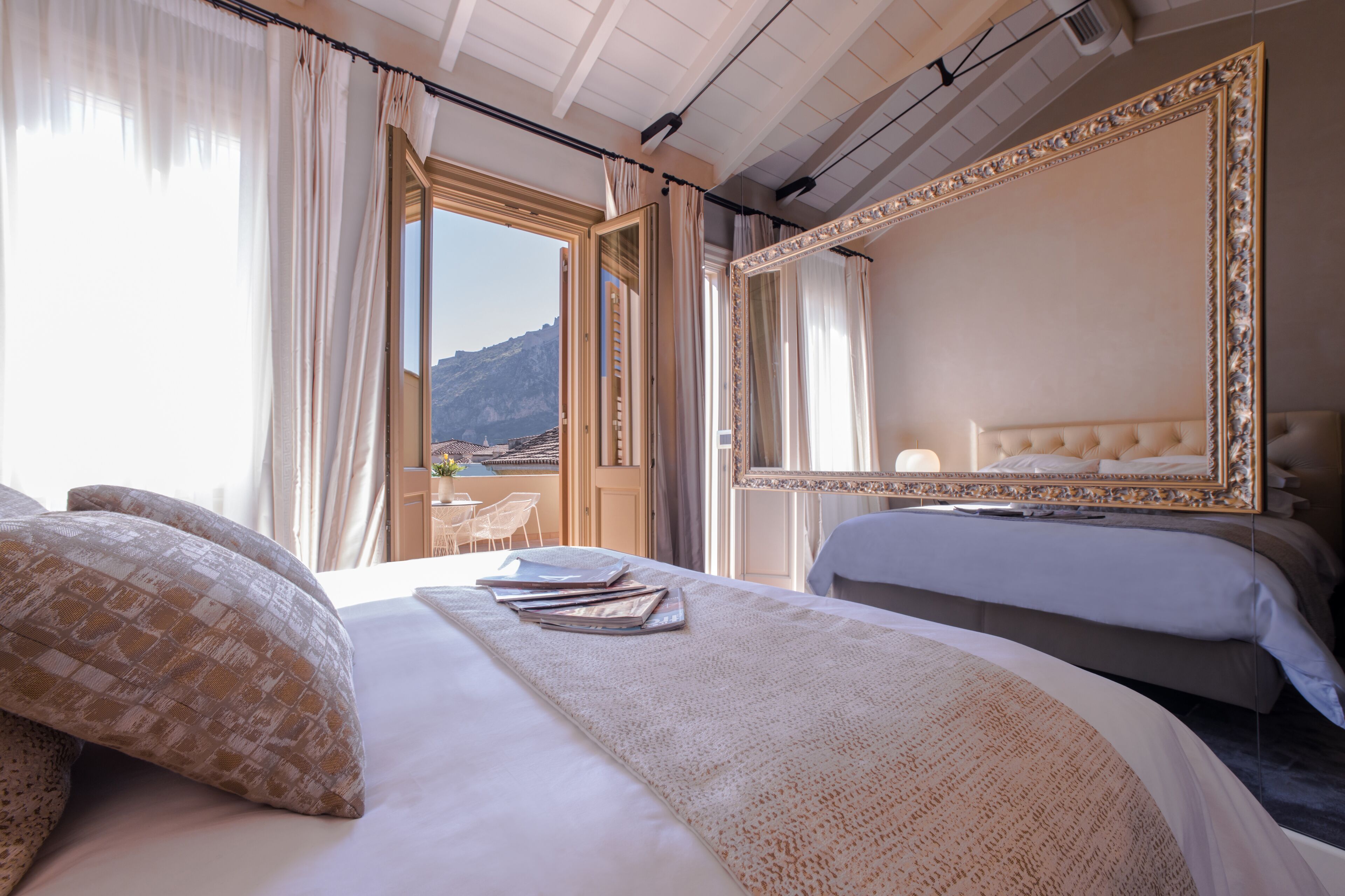 Deluxe Queen Suite | Cofres nos quartos, cortinas blackout, quartos à prova de som