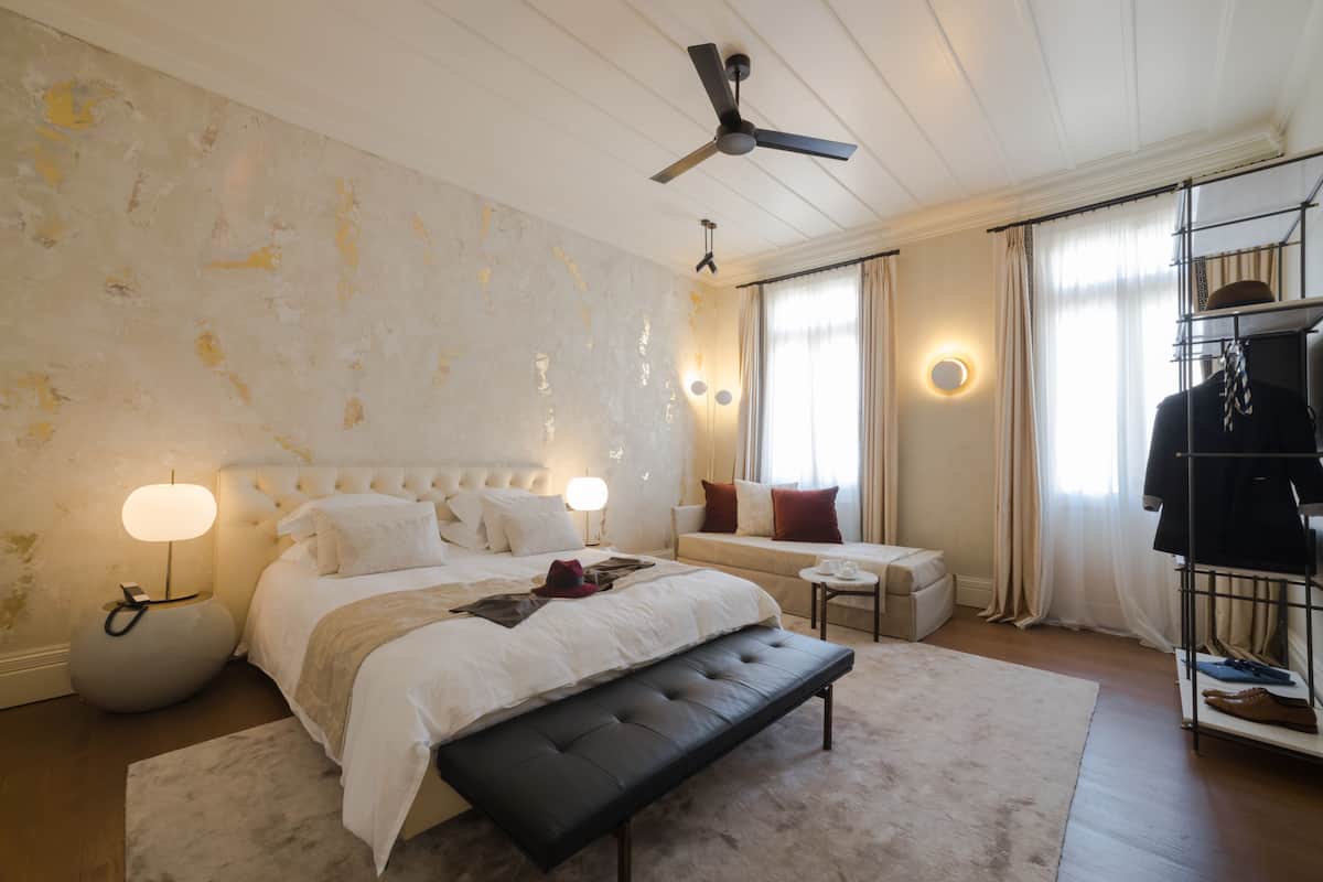 Deluxe Junior Suite | In-room safe, blackout drapes, soundproofing
