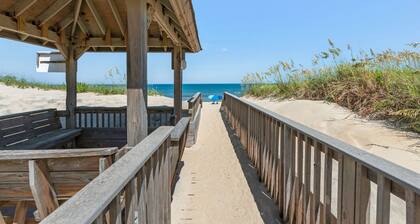 You and Me by the Sea: Oceanfront Townhome, Pool