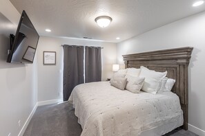 4 bedrooms, iron/ironing board, free WiFi, bed sheets