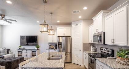 Luxe 4BR w/ 3 King Beds & Bunk Loft - Near Pool