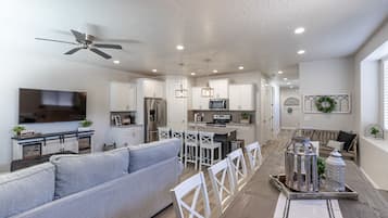 Smart TV, DVD player