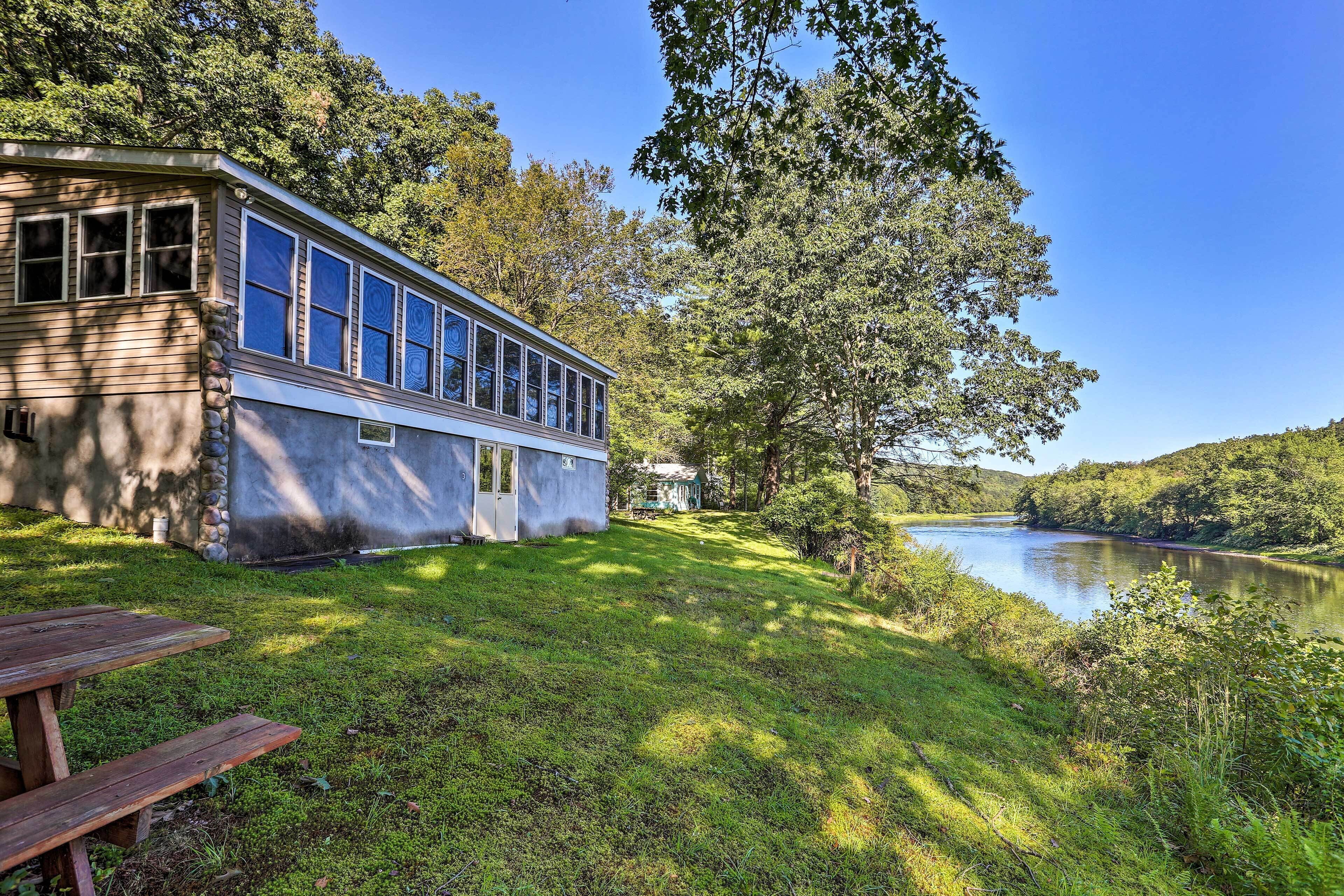 Beach Lake Cabin on Delaware River w/ Sunroom!