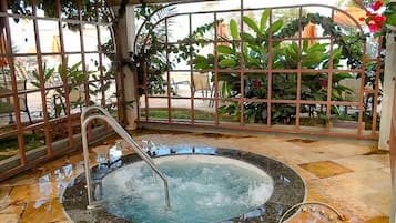 Bathtub spa outdoor