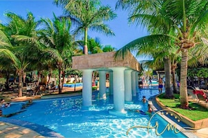 15 piscinas externas, guarda-sóis, espreguiçadeiras