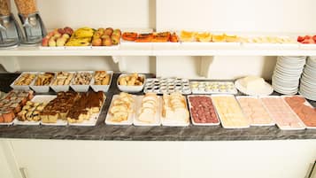 Café da manhã com buffet grátis todos os dias