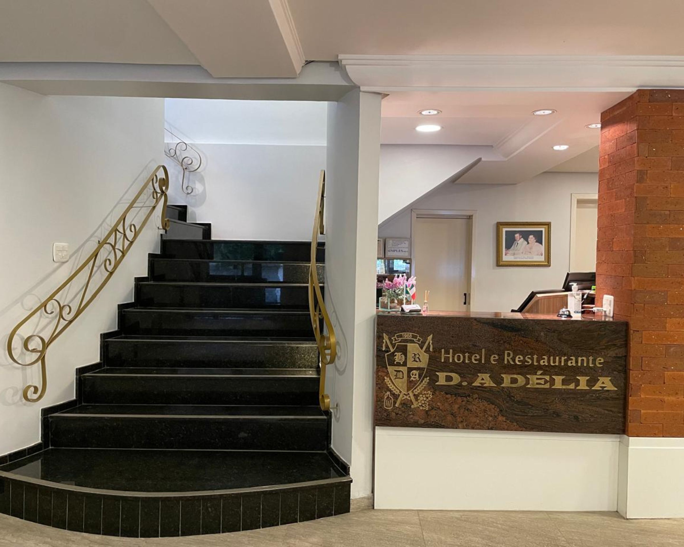Área de estar no saguão