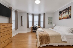 5 bedrooms, desk, iron/ironing board, travel cot