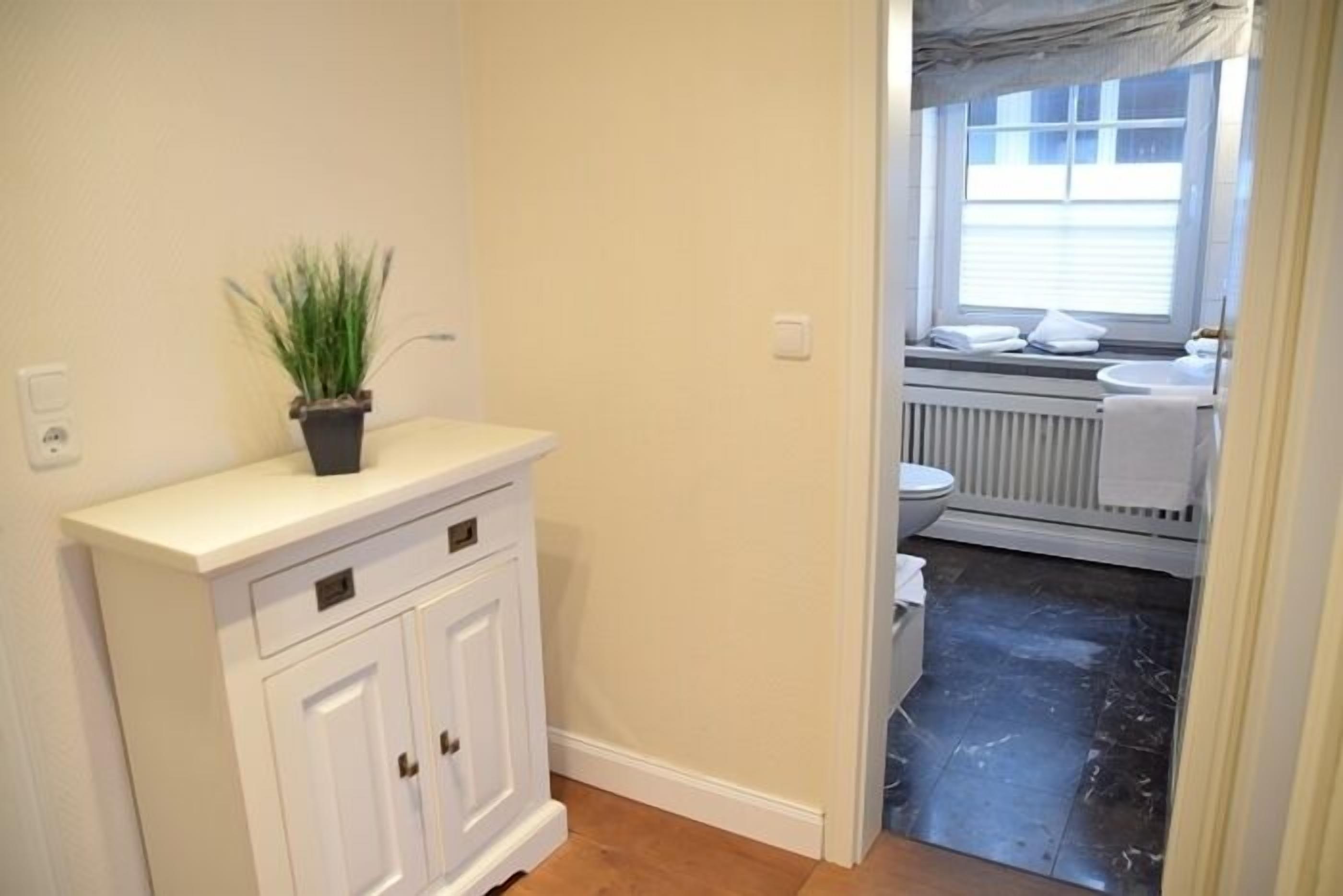 High quality and comfortable 2 room apartment with approx. 50 sqm on the ground floor.