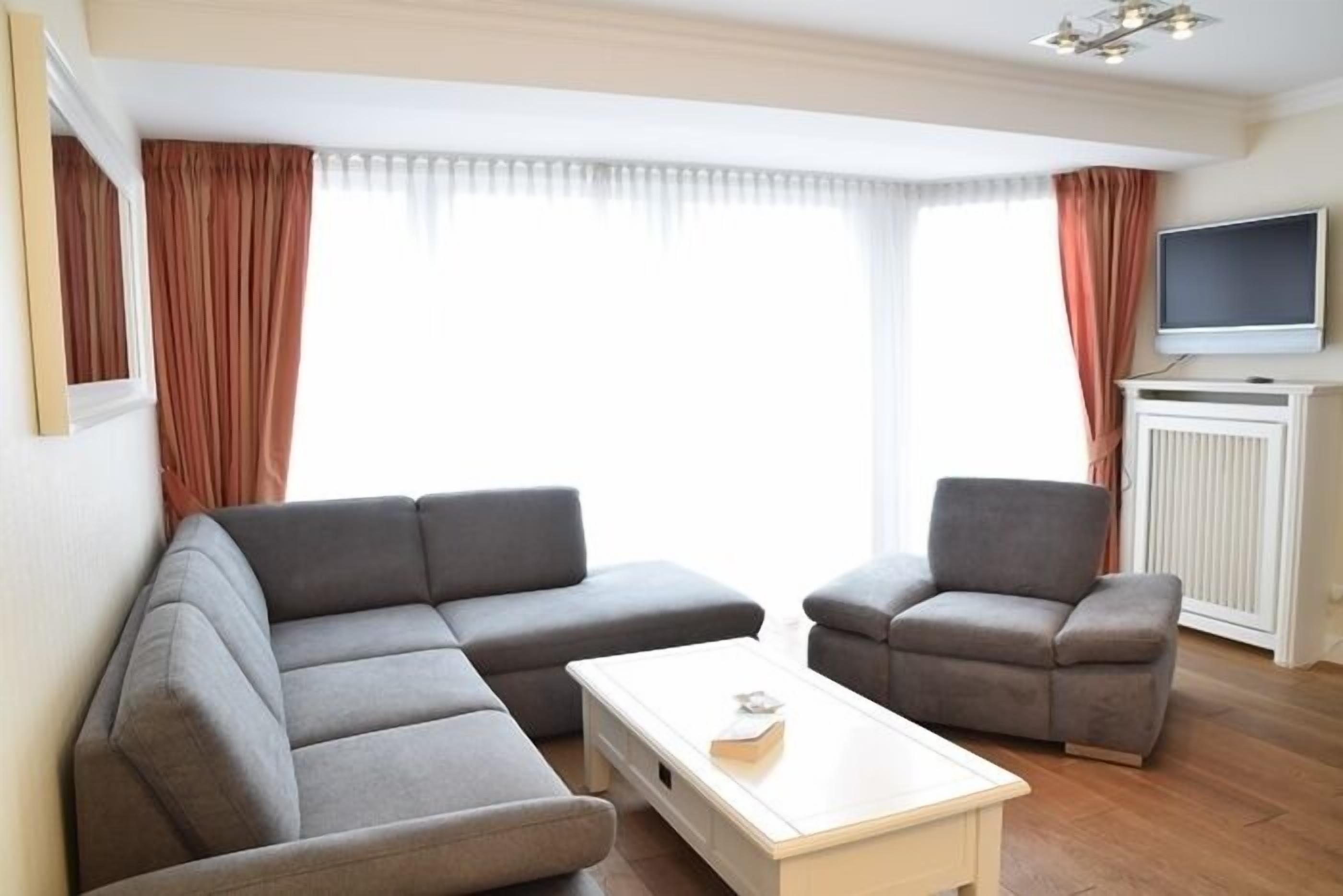 High quality and comfortable 2 room apartment with approx. 50 sqm on the ground floor.