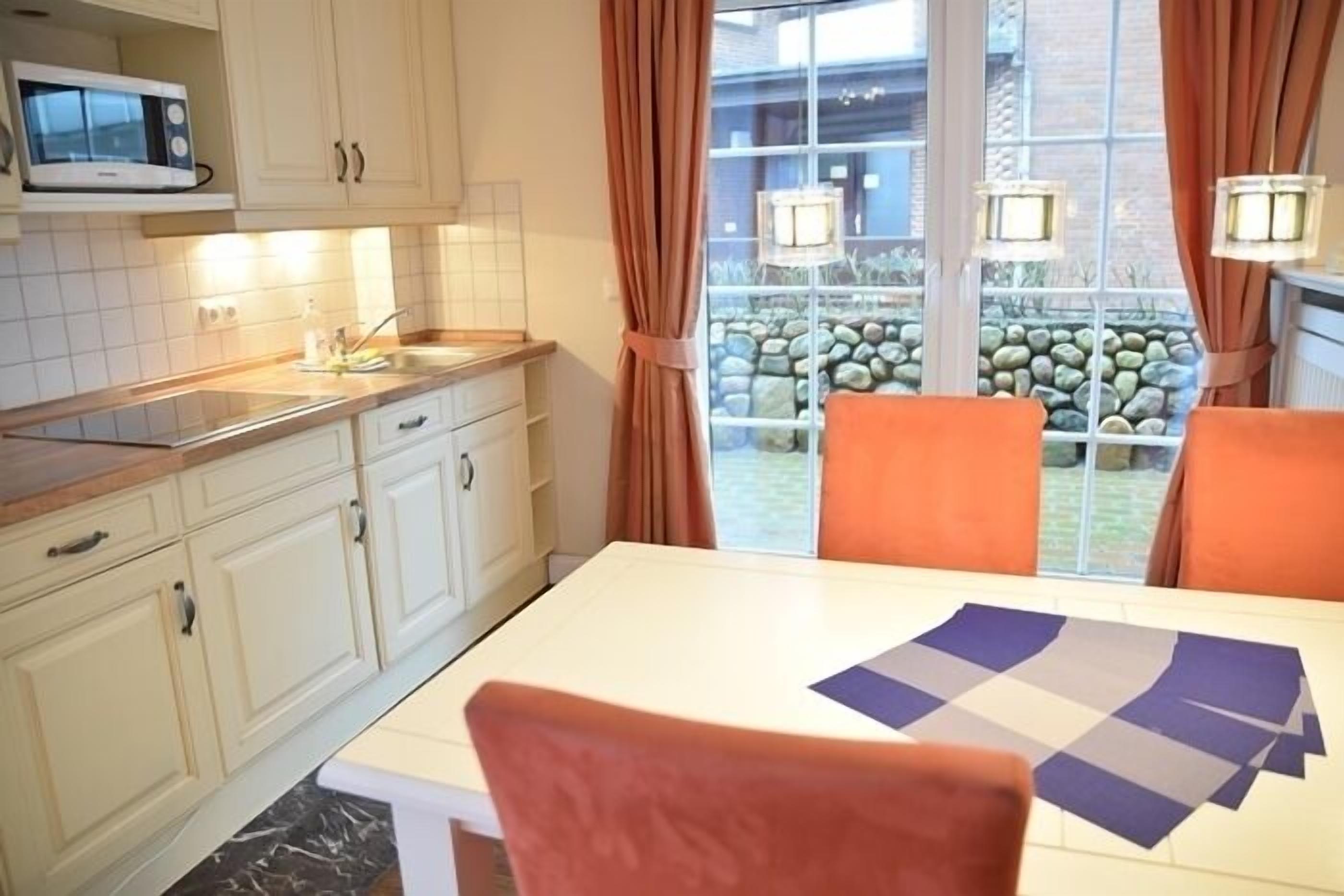 High quality and comfortable 2 room apartment with approx. 50 sqm on the ground floor.