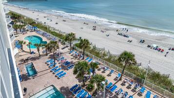 Piscine intérieure, piscine extérieure