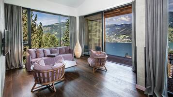 Design-Penthouse, 3 Schlafzimmer, Balkon, Seeblick | Wohnbereich | LED-Fernseher, Fußbodenheizung