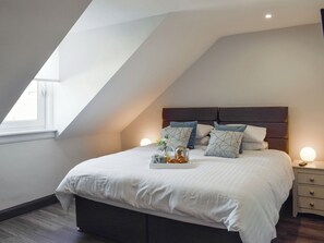 3 bedrooms, free WiFi, bed sheets - 3 bedroom accommodation in St Monans, near Anstruther (St Monans, near Anstruther)