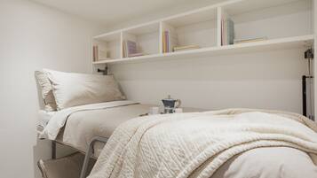 1 bedroom, iron/ironing board, travel cot, WiFi