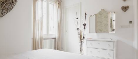 1 bedroom, iron/ironing board, travel crib, WiFi