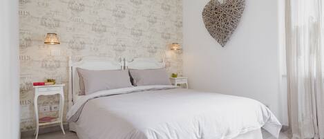 1 bedroom, iron/ironing board, travel cot, WiFi