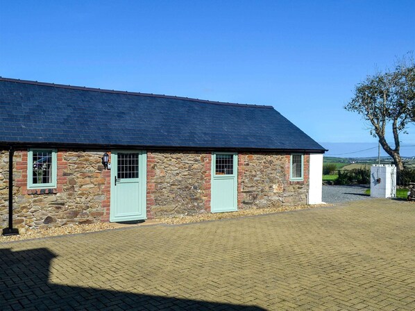 Exterior - 1 bedroom accommodation in Carmel, near Llangefni (Carmel, near Llangefni)