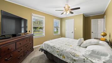 4 slaapkamers, een strijkplank/strijkijzer, gratis wifi, beddengoed