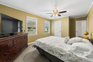 4 slaapkamers, een strijkplank/strijkijzer, gratis wifi, beddengoed