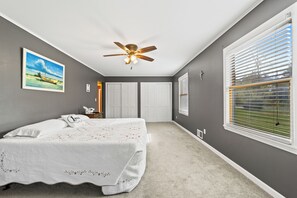 4 chambres, fer et planche à repasser, Wi-Fi gratuit, draps fournis