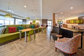 Lobby - Home2 Suites by Hilton Eau Claire South (Eau Claire)