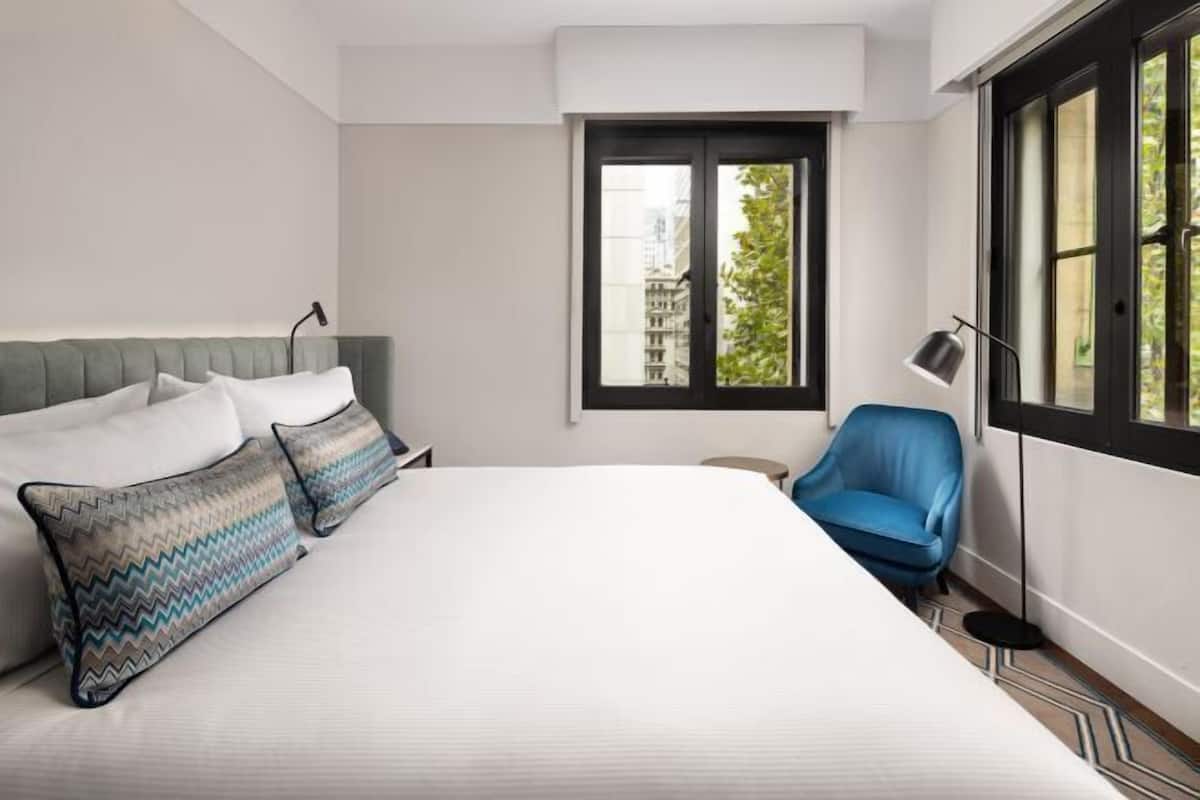 1 bedroom, in-room safe, blackout curtains, soundproofing