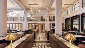 朝食、ランチ、ディナーに営業