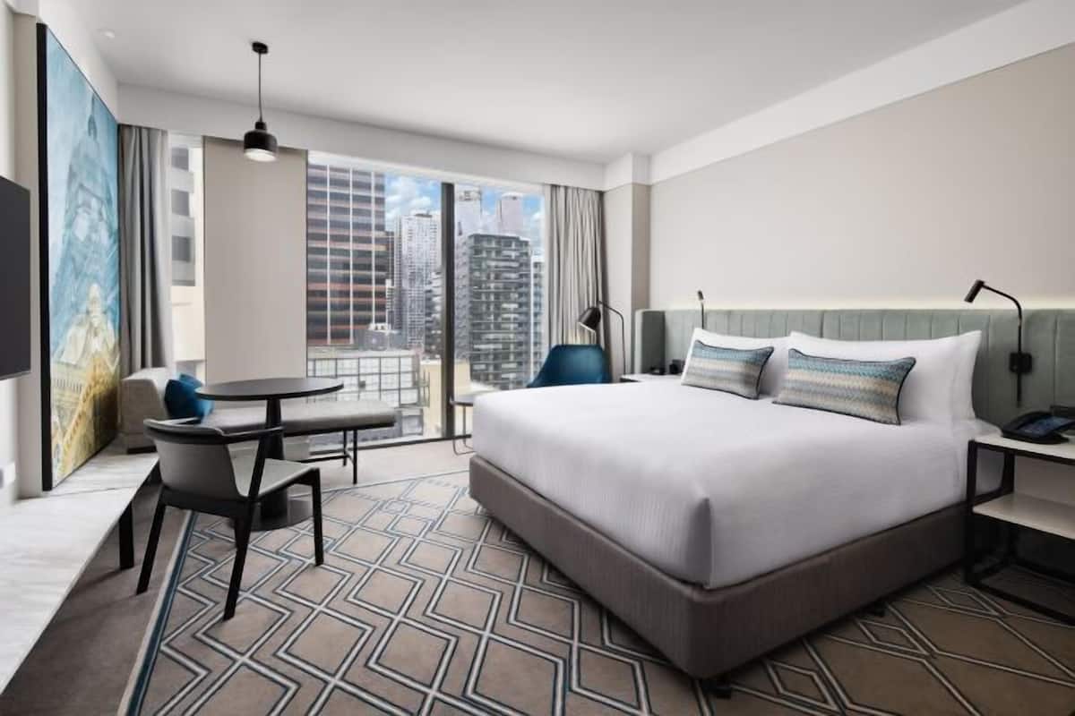 1 bedroom, in-room safe, blackout curtains, soundproofing