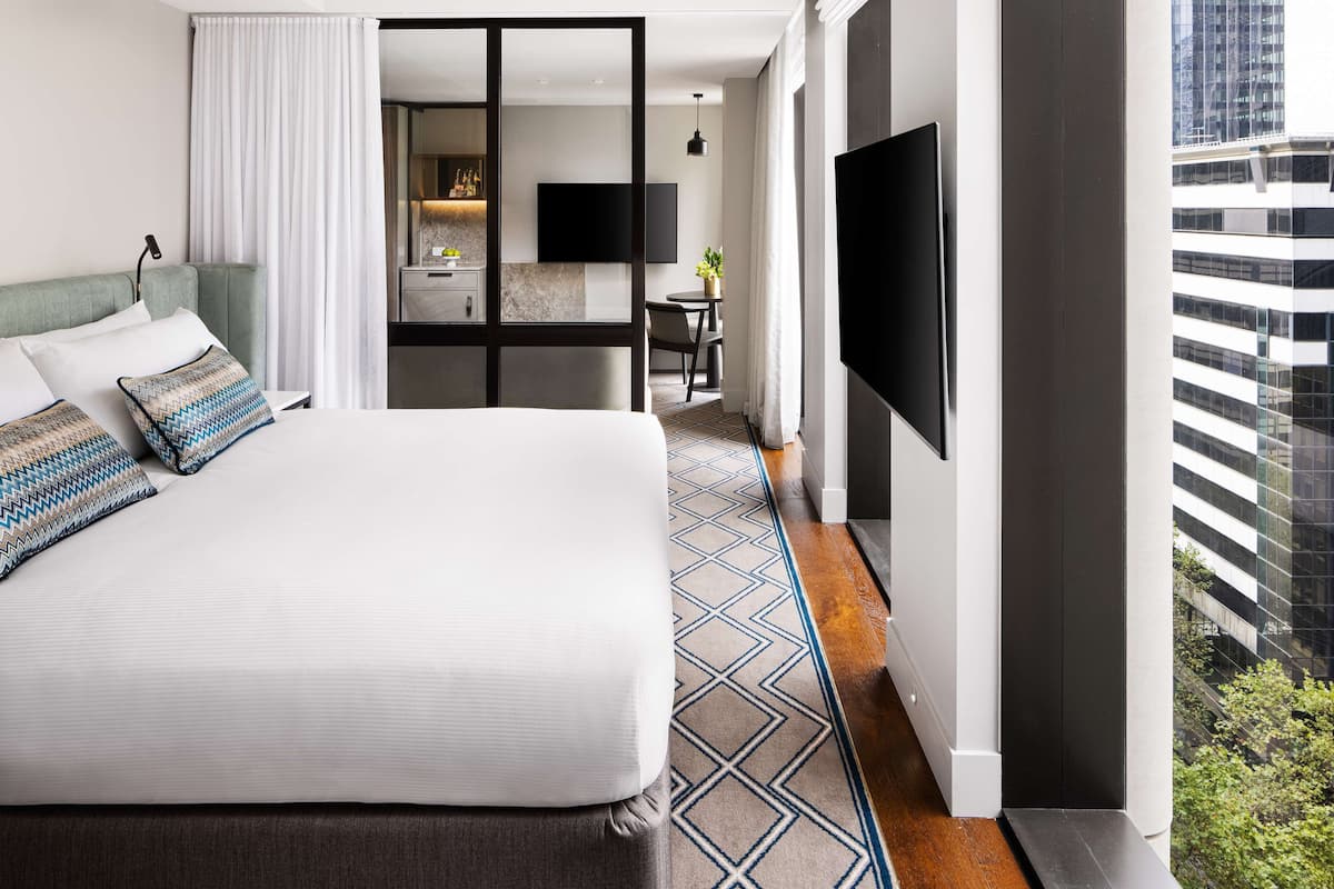 ห้องสตูดิโอสวีท, เตียงคิงไซส์ 1 เตียง (King Studio Suite, Lounge Access) | ตู้นิรภัยในห้องพัก, ผ้าม่านกันแสง, ห้องเก็บเสียง, เตารีด/โต๊ะรีดผ้า