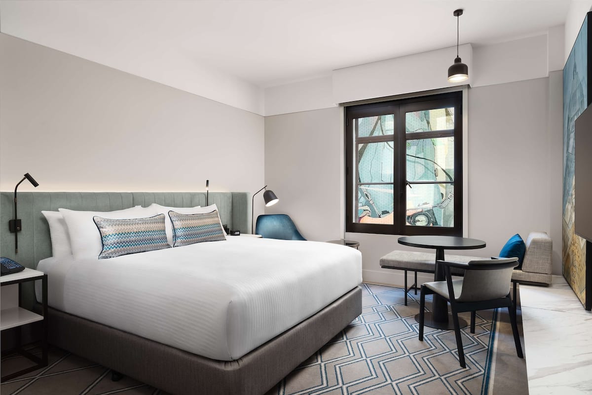 1 bedroom, in-room safe, blackout curtains, soundproofing