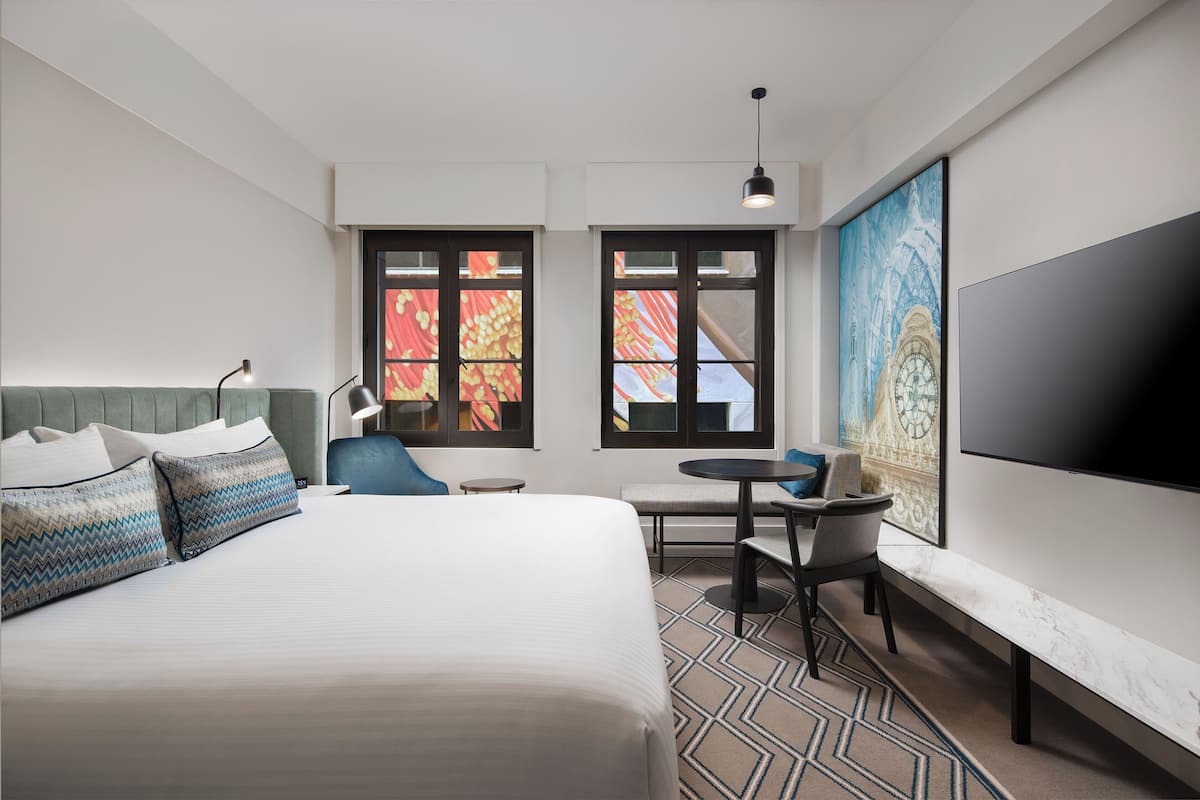 ห้องซูพีเรีย, เตียงคิงไซส์ 1 เตียง (King Superior Room) | ตู้นิรภัยในห้องพัก, ผ้าม่านกันแสง, ห้องเก็บเสียง, เตารีด/โต๊ะรีดผ้า