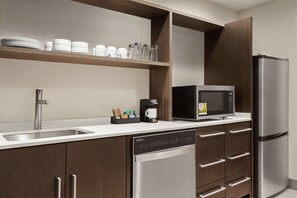 In-room safe, desk, laptop workspace, blackout curtains - Home2 Suites by Hilton Ridley Park Philadelphia Airport South (Ridley Park)