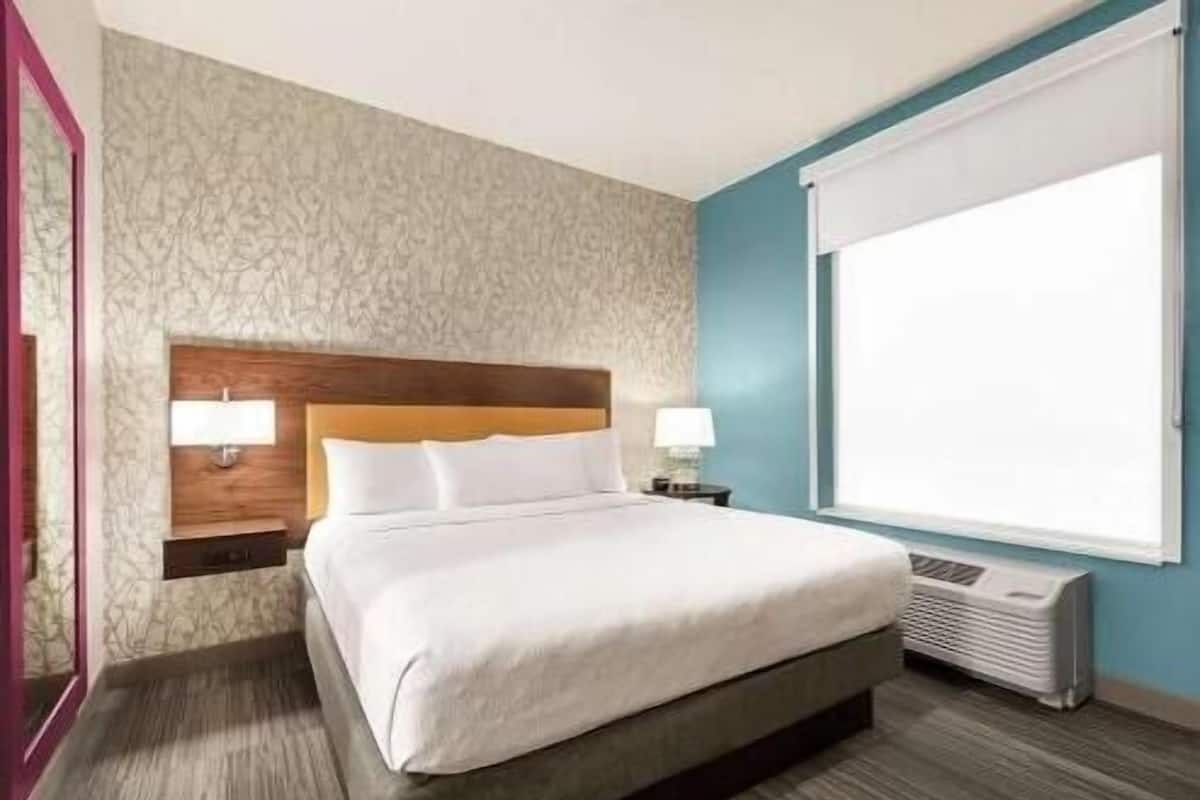 In-room safe, desk, laptop workspace, blackout drapes