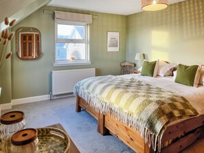 5 bedrooms, free WiFi, bed sheets
