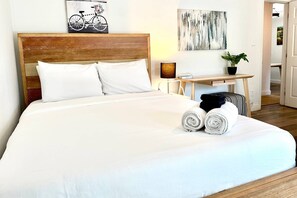 2 slaapkamers, een bureau, een strijkplank/strijkijzer, gratis wifi