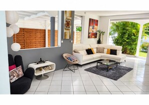 Living area - Aline, villa with swimming pool and jacuzzi, close to all amenities (Le Gosier)