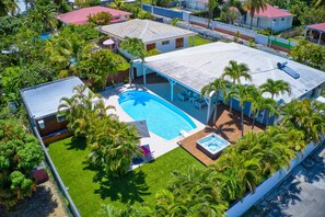 An aerial view of a residential property with a swimming pool, a hot tub, and lush greenery. - Aline, villa with swimming pool and jacuzzi, close to all amenities (Le Gosier)