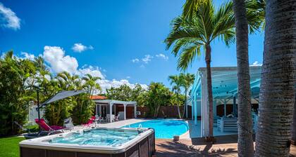 Aline, villa with swimming pool and jacuzzi, close to all amenities