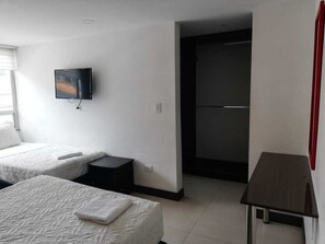 Minibar, in-room safe, desk, laptop workspace - The Business Center Hotel (Bogotá)