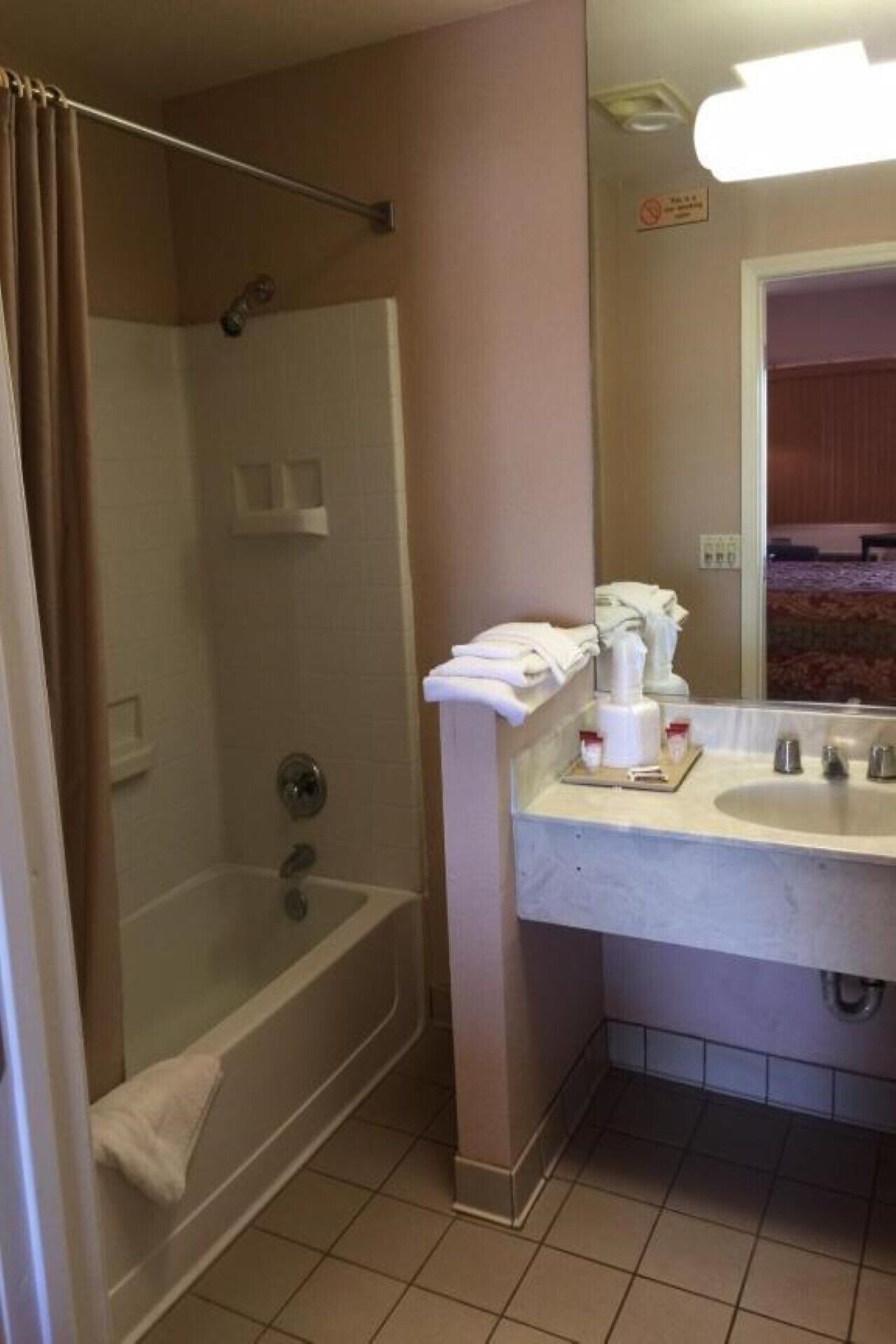 Room with 2 large beds