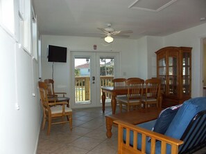 In-room dining - Flagler Beach Motel and Vacation Rentals (Flagler Beach)